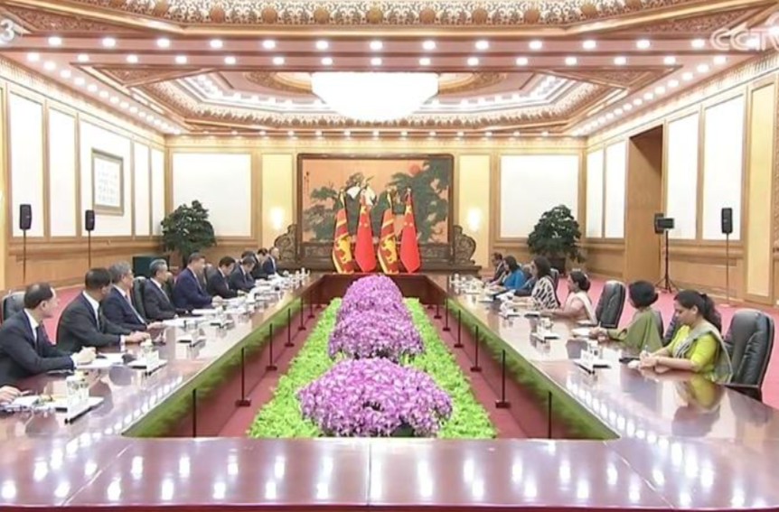 习近平会见斯里兰卡总理阿马拉苏里亚