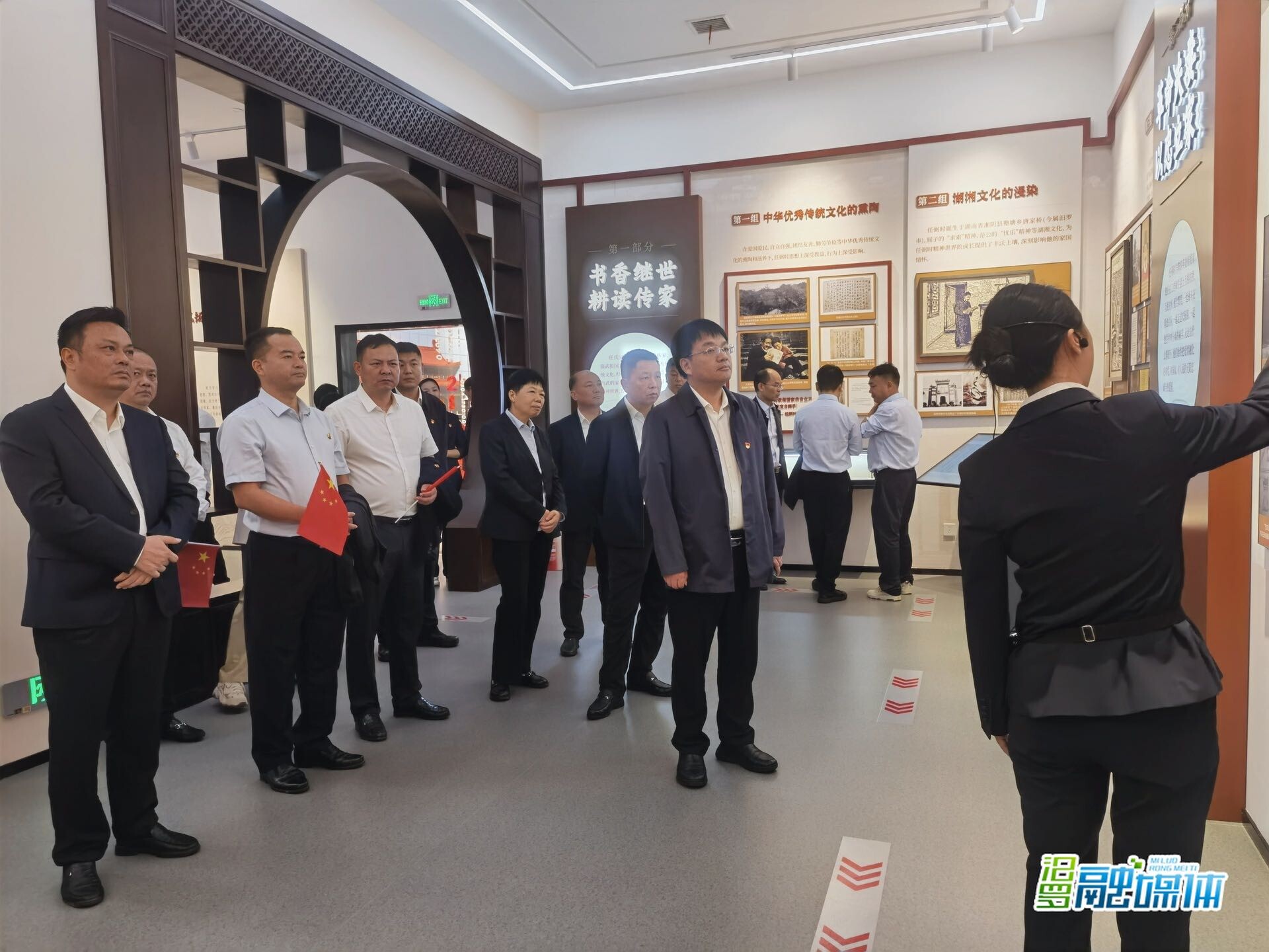 汨罗高新区开展“缅怀革命先烈  弘扬优良家风”主题党日活动