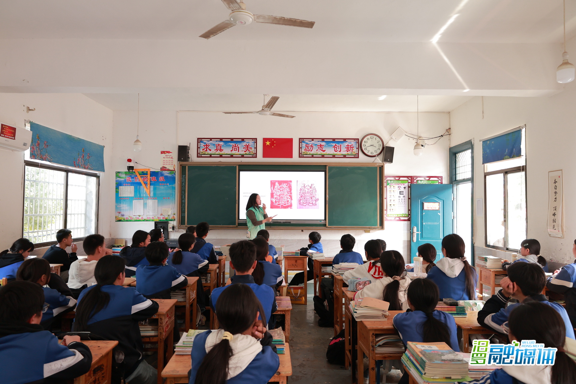 当版画遇见“耍宝塔”  汨罗市文化馆“书画进校园”播撒美育种子