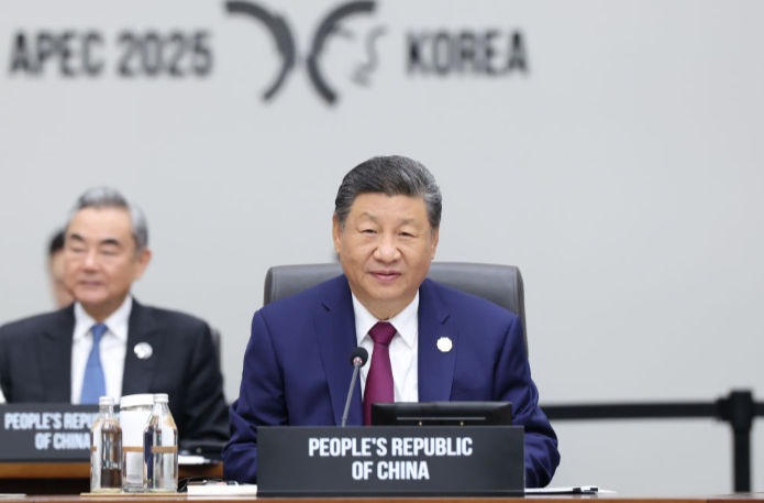 习近平出席亚太经合组织第三十二次领导人非正式会议并发表重要讲话