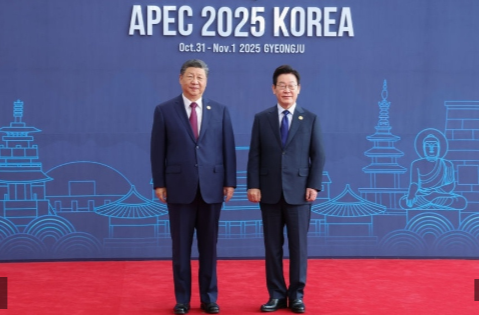 独家视频丨习近平同韩国总统李在明握手合影