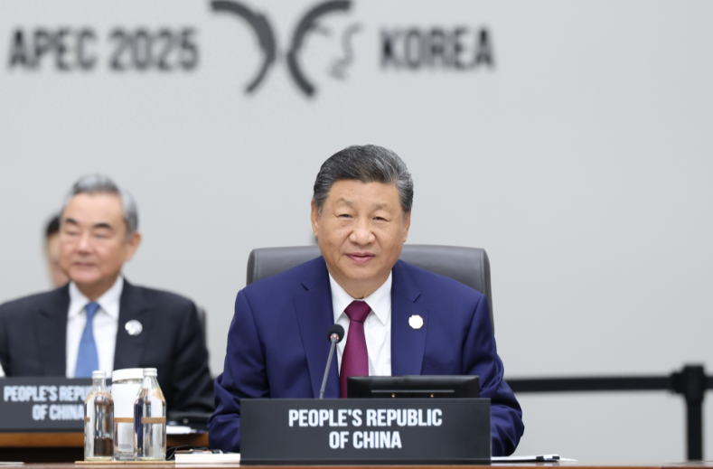 习近平出席亚太经合组织第三十二次领导人非正式会议并发表重要讲话