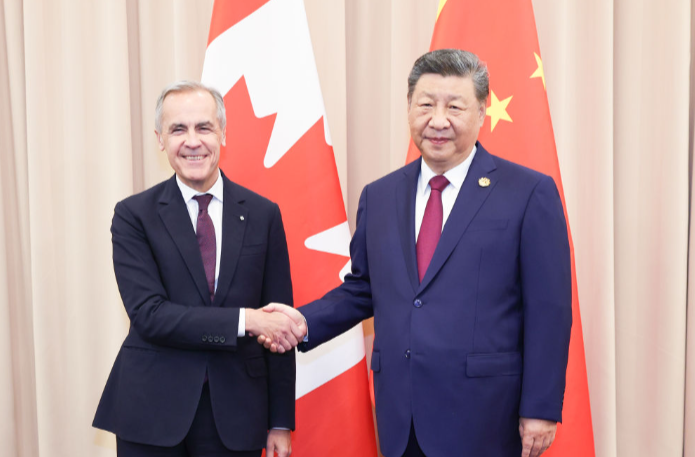 习近平会见加拿大总理卡尼