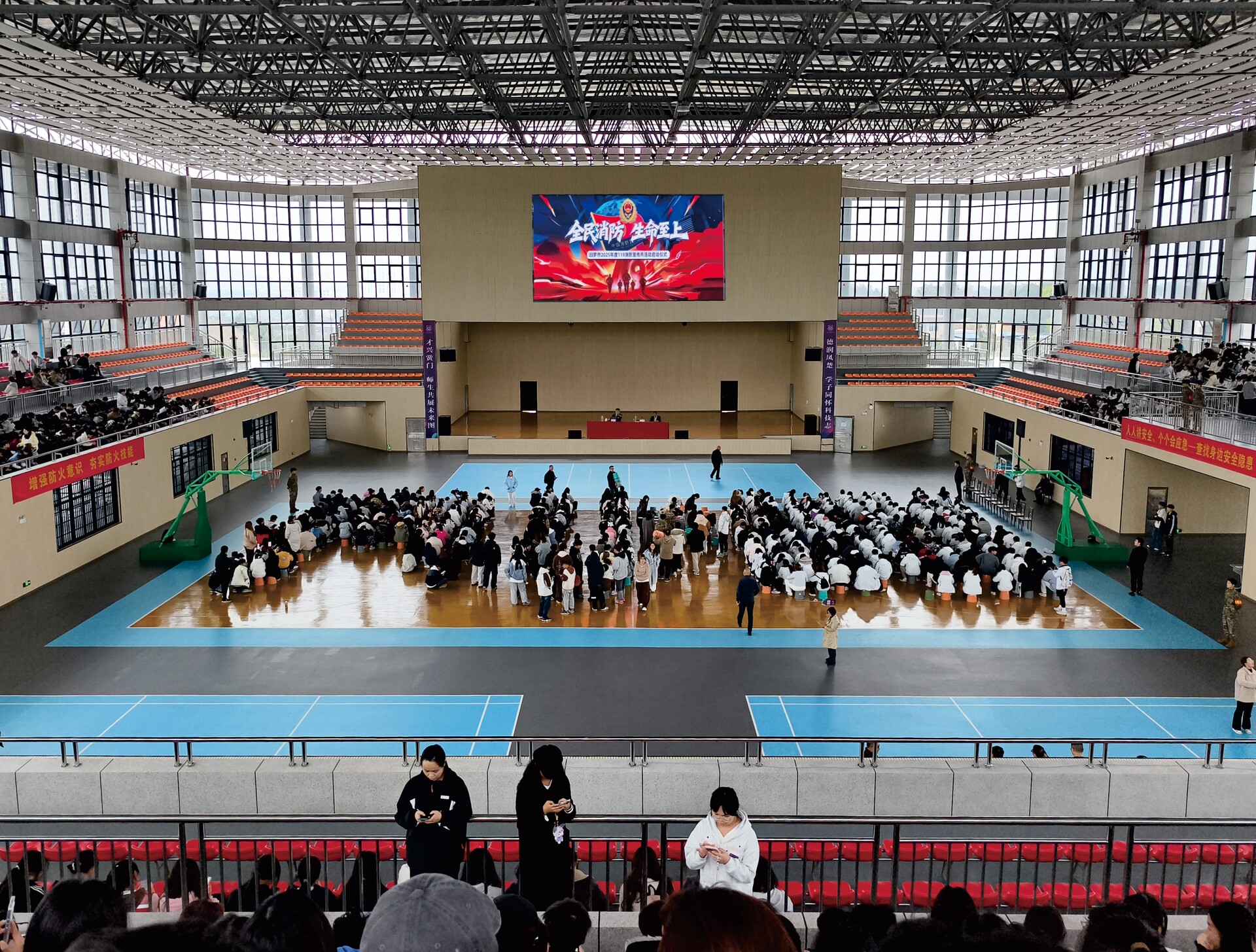 汨罗市2025年“消防宣传月”启动仪式暨校园演练在长沙科技学院举行