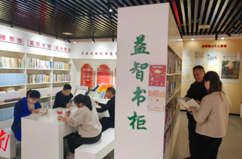 【新湖南】书香浸润乡村路！汨罗市古培镇双凤村农家书屋添“新粮”