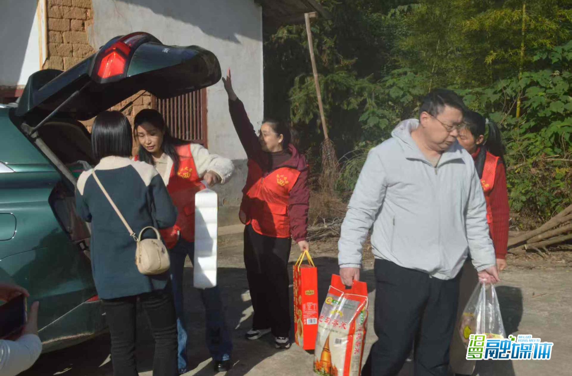 汨罗“爱心之家”与群玉村6名特困老人结对认亲