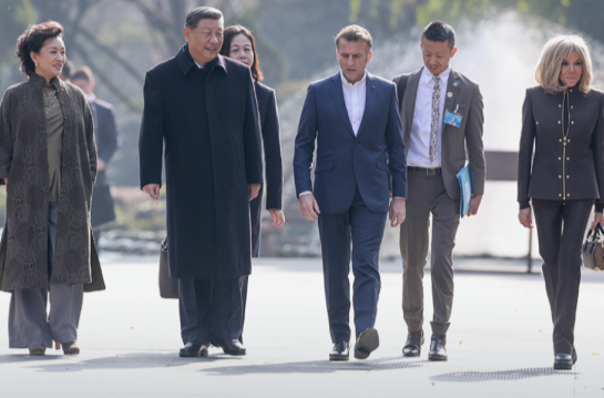 拾光纪·习近平主席同马克龙总统交流互动的经典瞬间