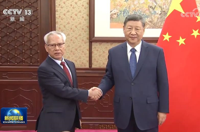 习近平听取岑浩辉述职报告