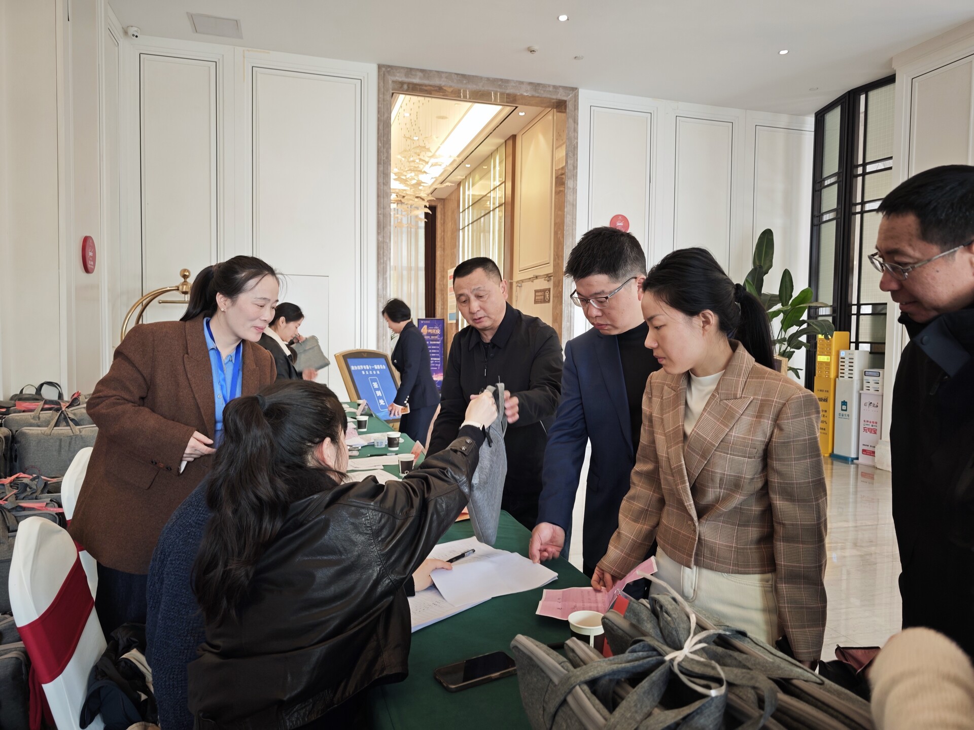 聚焦两会丨 汨罗市政协委员今日报到 两会时间正式开启