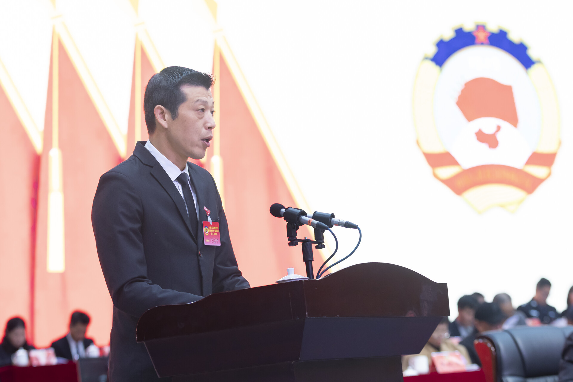 聚焦两会丨建睿智之言，谋务实之策 政协委员作参政议政发言