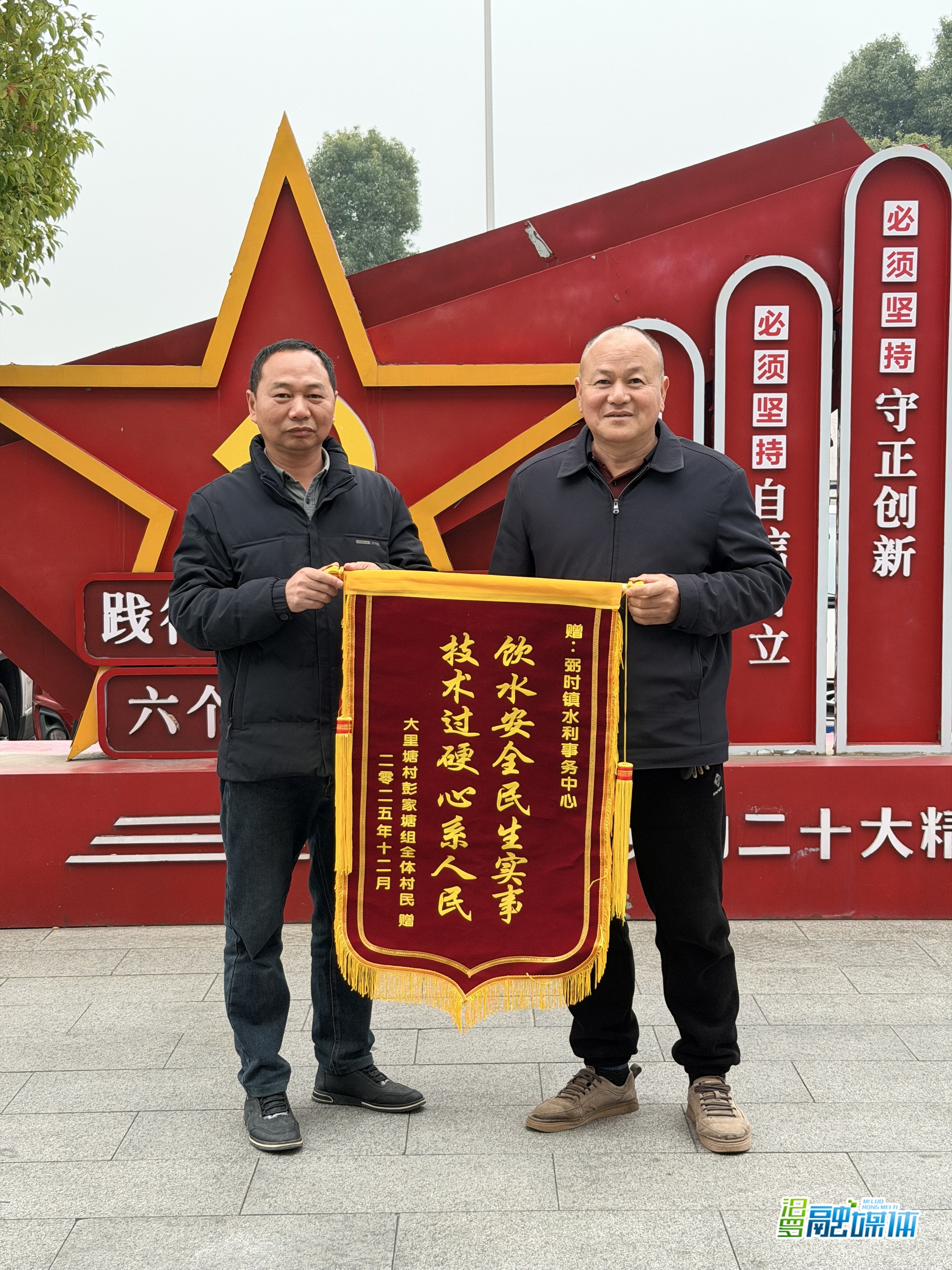 一个月通水到户！弼时镇高效解决大里塘村饮水难