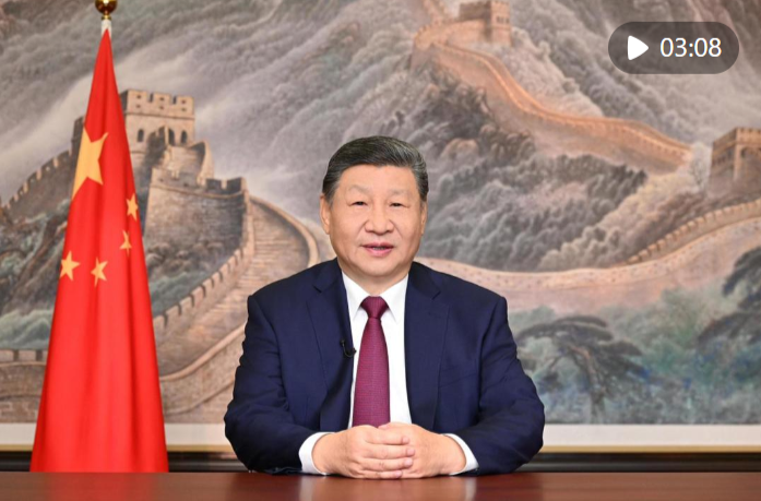 近镜头｜聆听新年贺词 勇毅拼搏筑梦