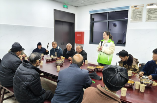 川山坪镇：歌声笑语中，老人暖心跨年