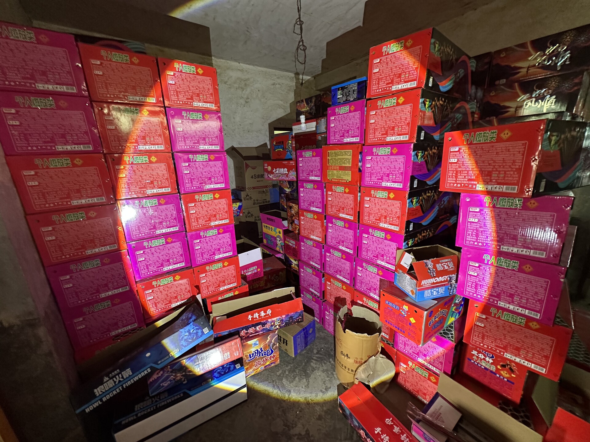 打非治违雷霆出击！汨罗新年“首战”查获非法烟花爆竹400余箱