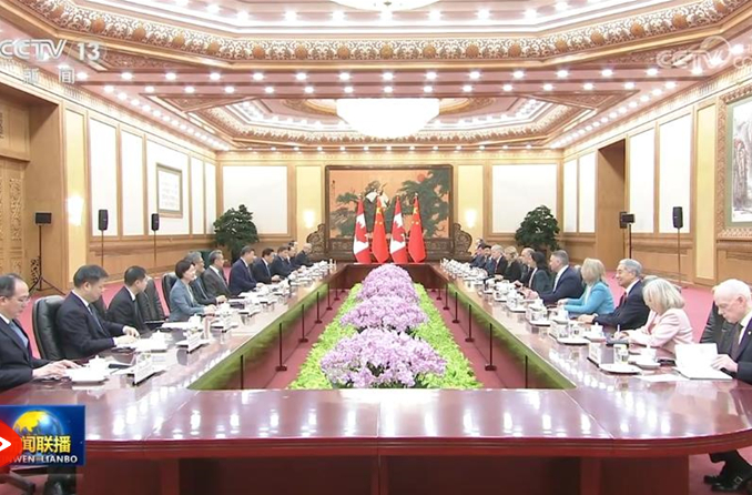 习近平会见加拿大总理卡尼