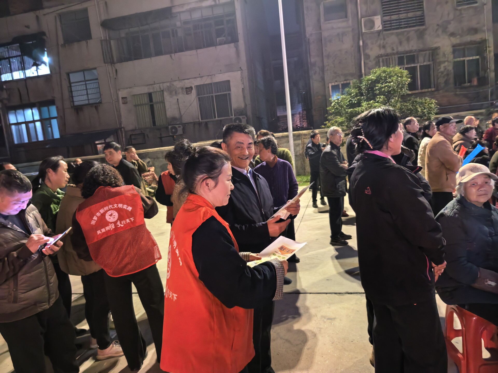 老街社区：“K歌大舞台”唱出邻里温情与平安