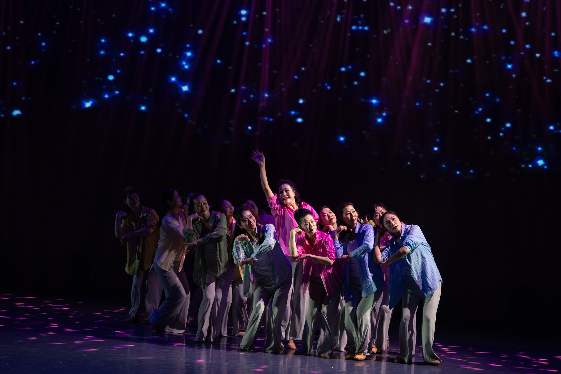 汨罗刘锷原创现代舞省级舞台获赞，讲述普通人自己的故事