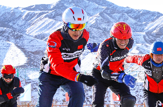 一习话·冰雪春天丨“发展冰雪产业，丰富群众冰雪赛事活动”