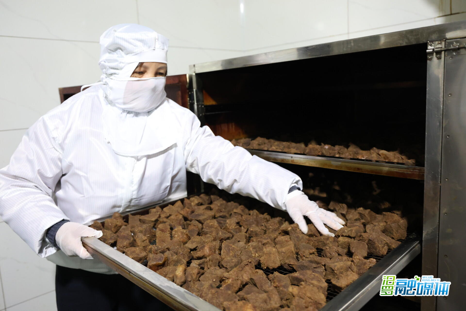 长乐古镇卤腊香飘街巷 特色年货热销添年味