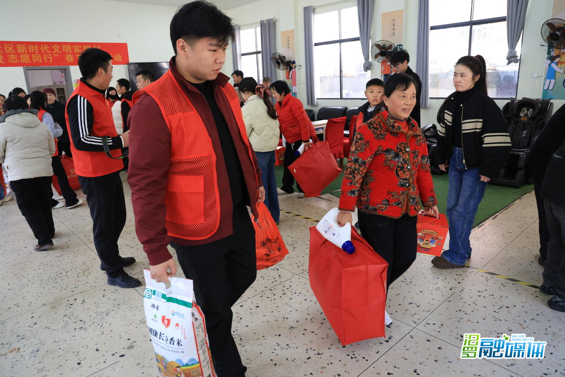 汨罗启动“暖冬行动”，首站为老街社区15户困难群众送温暖