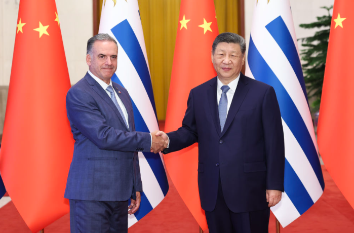 习近平同乌拉圭总统奥尔西举行会谈