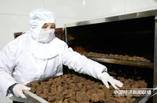 【中国经济新闻联播】汨罗长乐古镇：卤腊飘香年味浓，特色年货迎客来