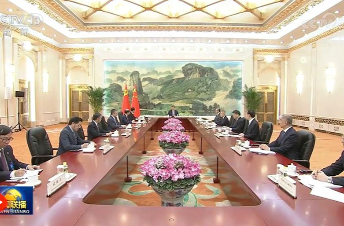 习近平会见越共中央总书记特使黎怀忠