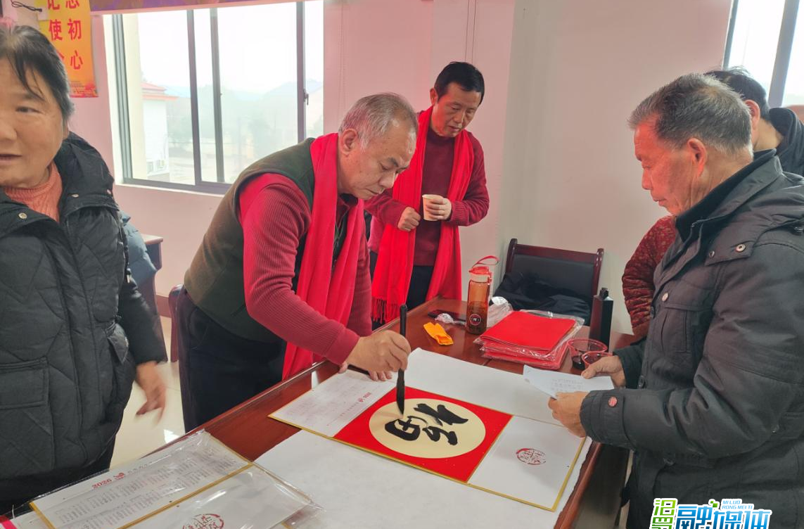 白水镇：书法名家进村送“福” ，笔墨写出“定制”年味