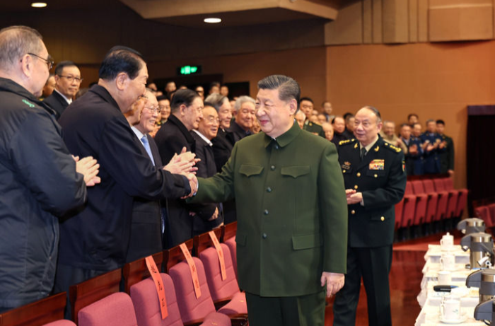 中央军委举行慰问驻京部队老干部迎新春文艺演出 习近平向全军老同志祝贺新春