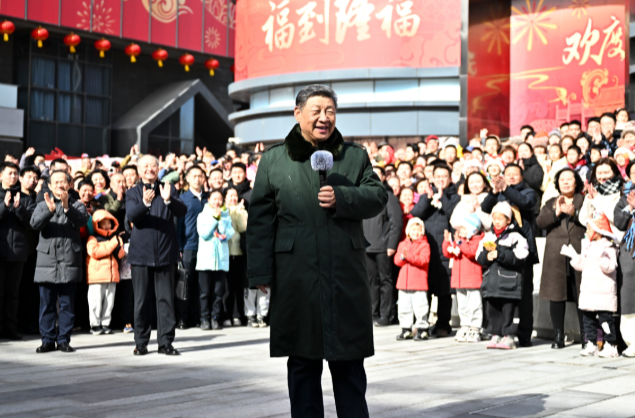 独家视频丨习近平春节前夕在北京看望慰问基层干部群众
