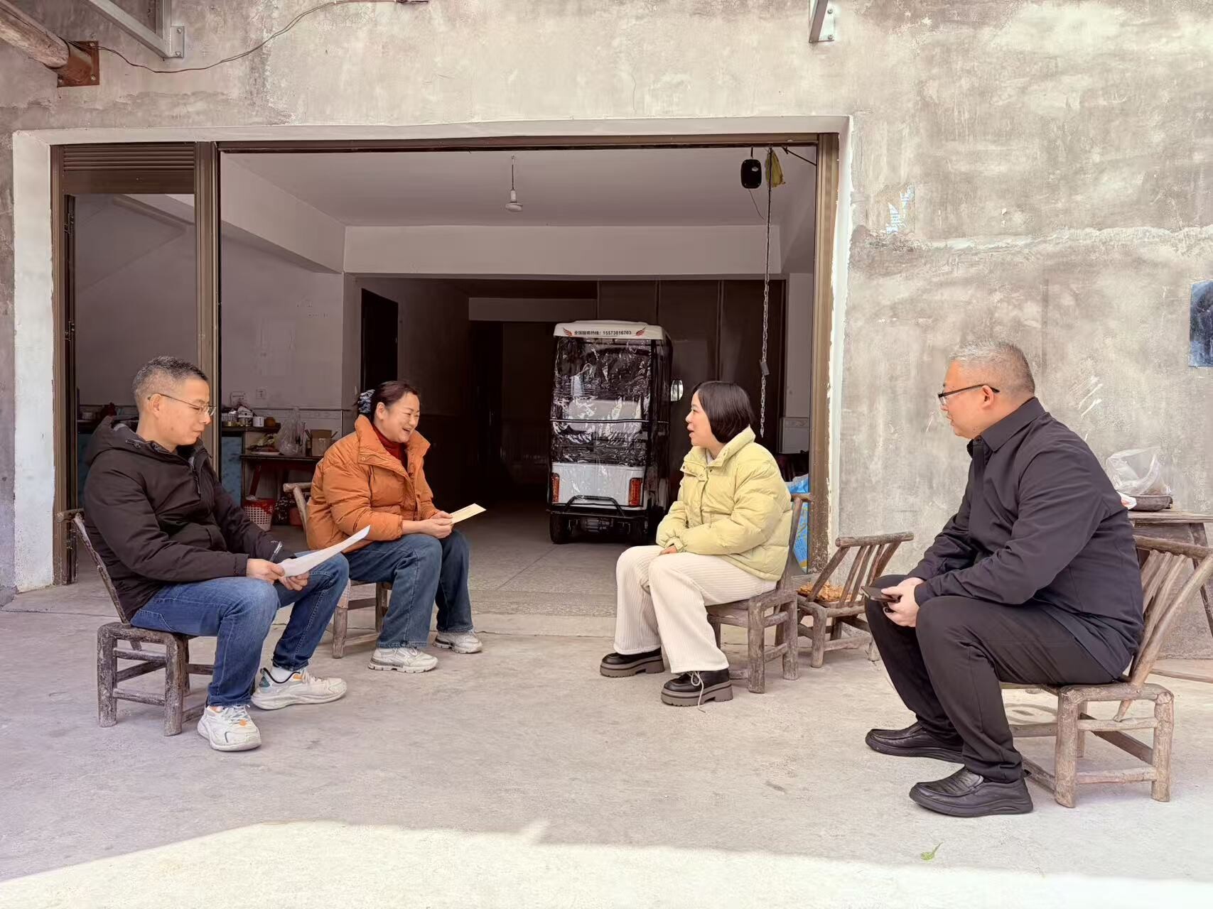 楚之晟集团走访慰问弼时镇湄江村21户困难群众