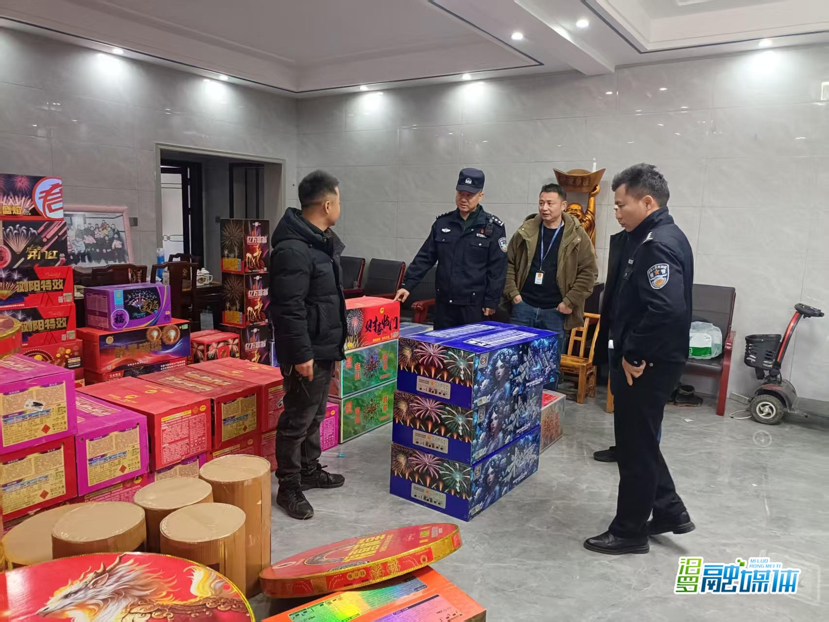 罗江镇端掉一非法烟花爆竹窝点