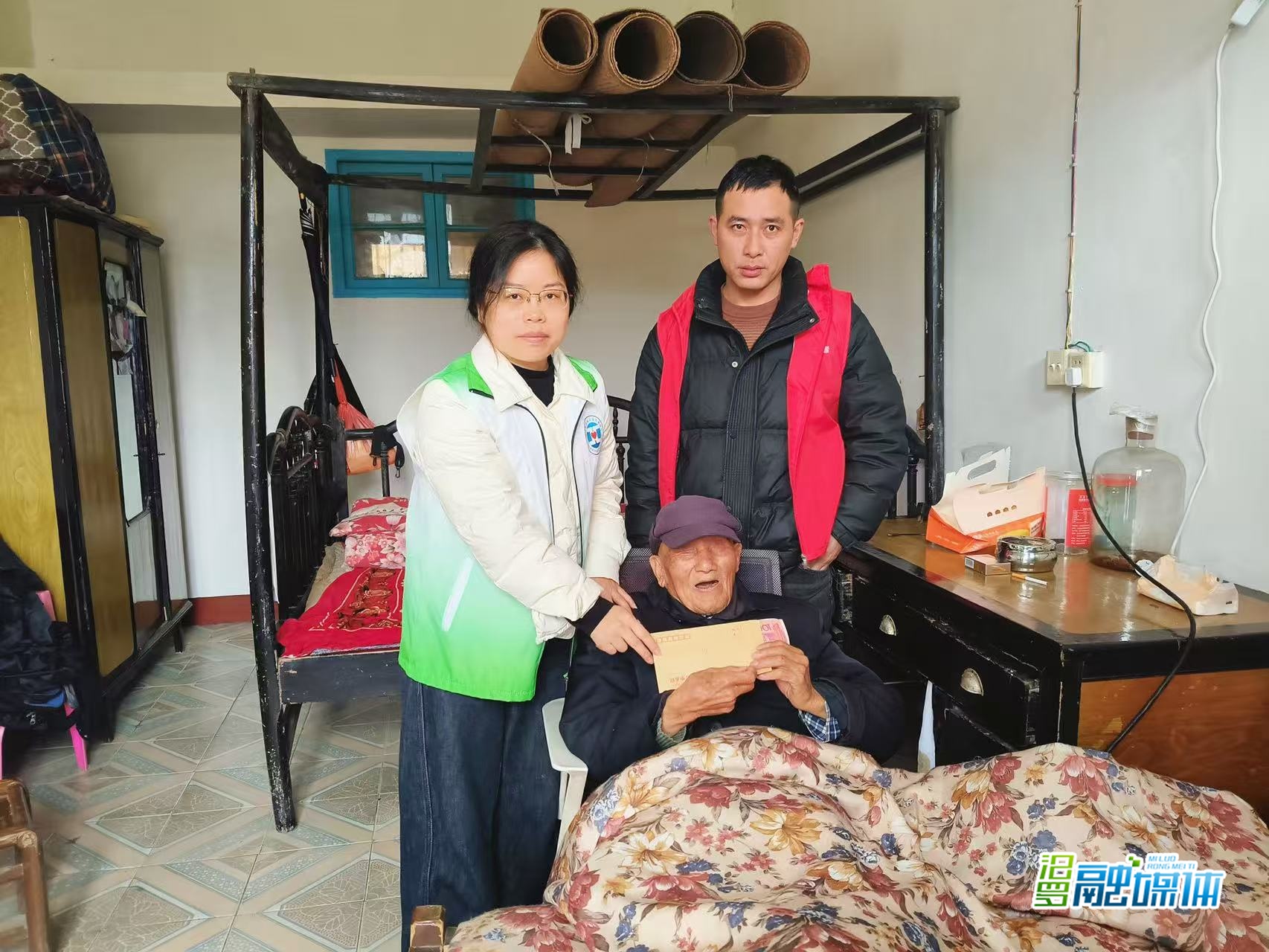新市街道“五社联动”走访慰问困难老人