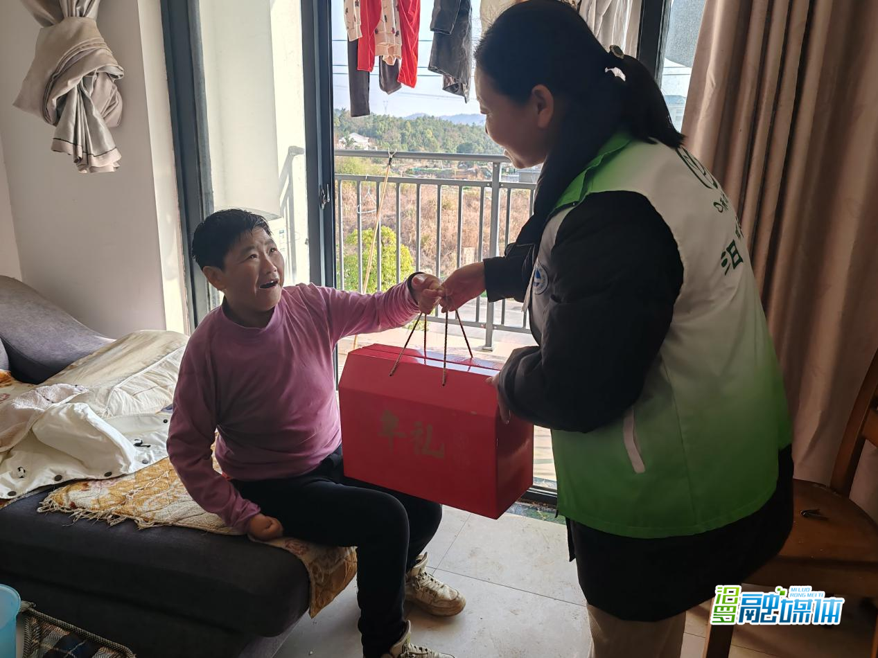 新春慰问暖人心！弼时镇为困难群众送上春节关怀