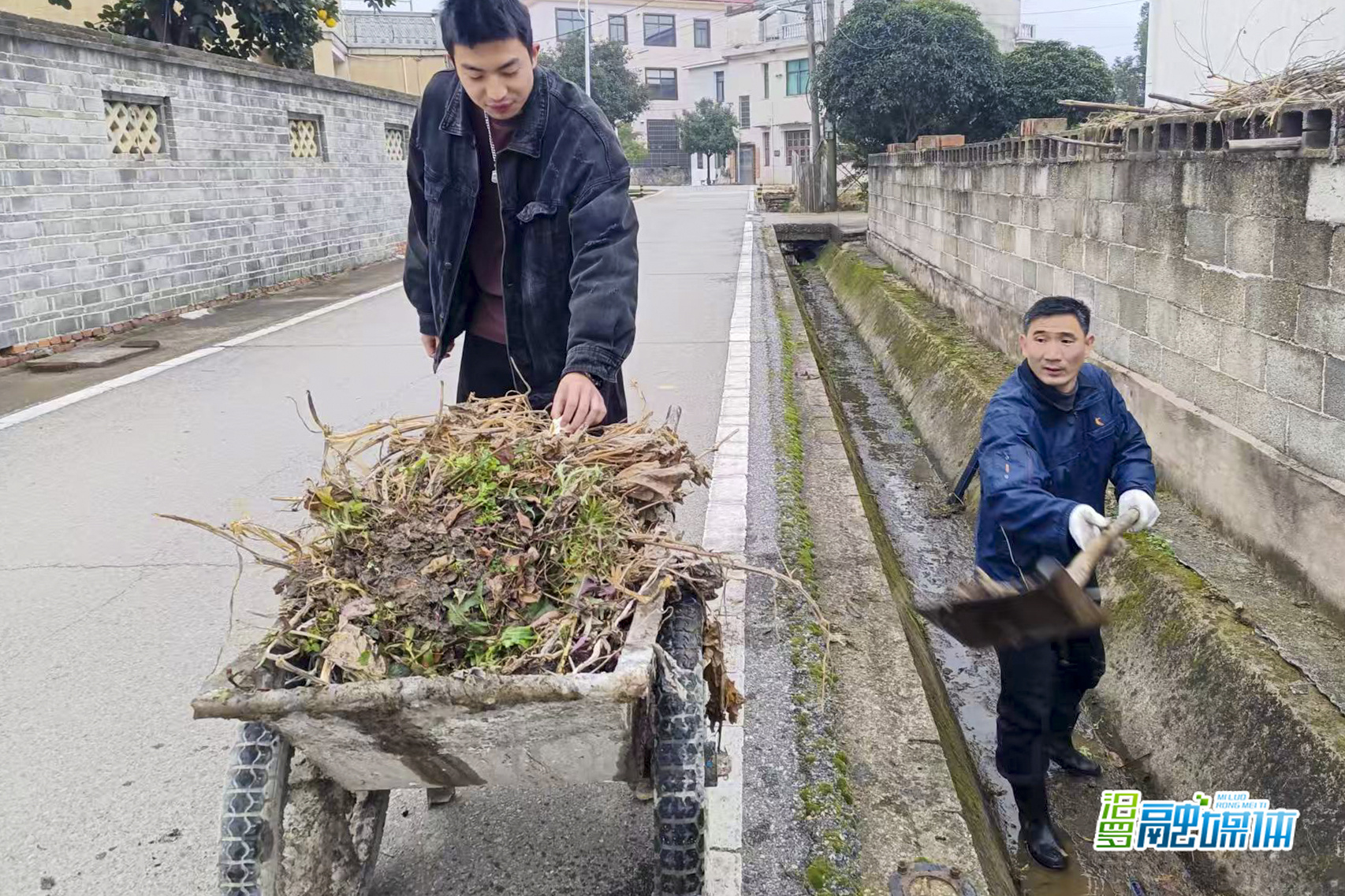 党群齐上阵！瞭家山社区大扫除为家园“换新装”添年味