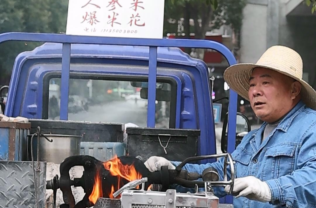 一声“嘭”香满童年！汨罗高有利坚守打泡米30余年，留住家乡年味