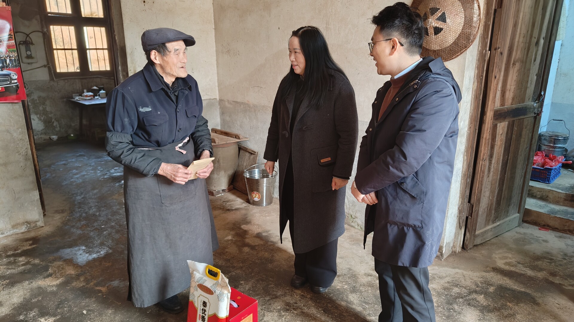 汨罗籍省党代表周迈辉走访慰问困难党员