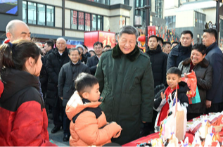 一习话·热气腾腾的中国年丨从年味感悟中华文化的“传统与现代交融”