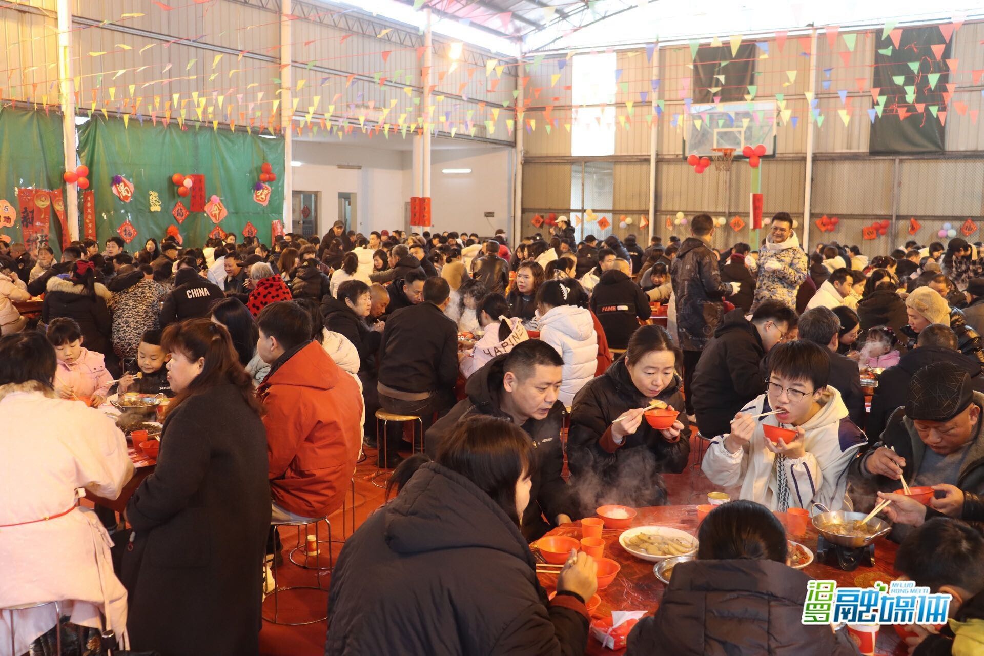 400人共赴团圆宴！汨罗余家桥以“小宴”见“大治”