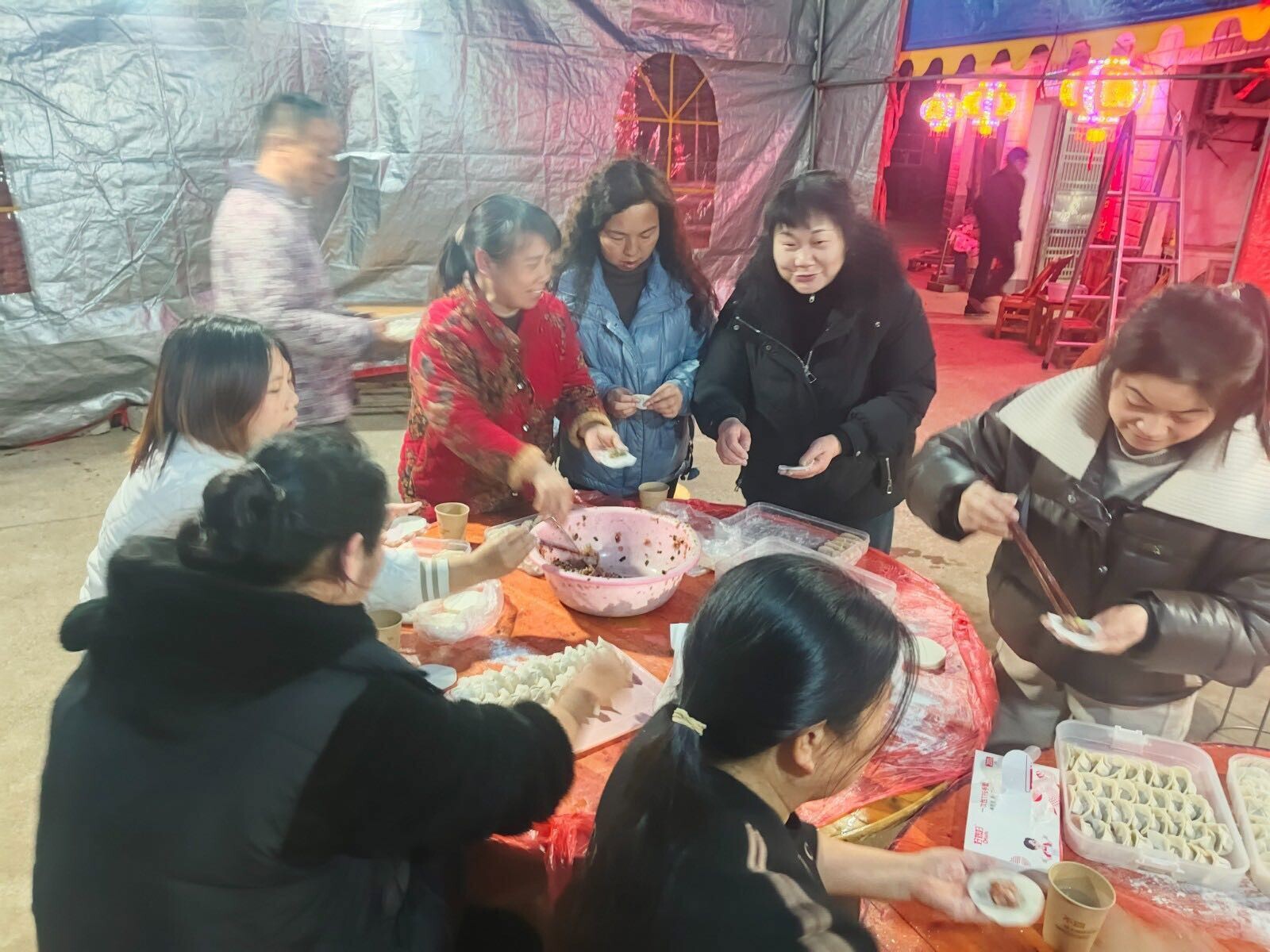 没有鞭炮声响，罗江镇这个组的年味却更浓了