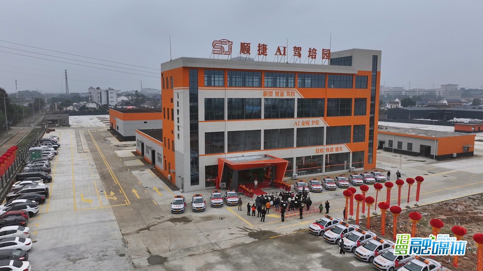 “机器人教练”上线！在汨罗学车可以这么“智能”