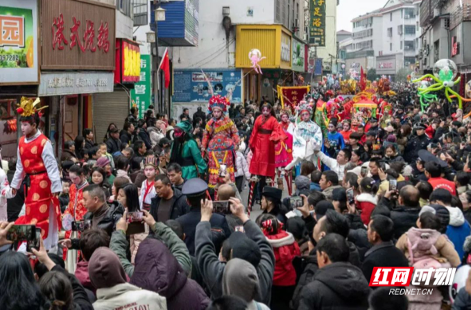 【红网时刻】新春走基层·小镇顶流丨汨罗长乐：千年古镇的守望，老故事“比”出新传承