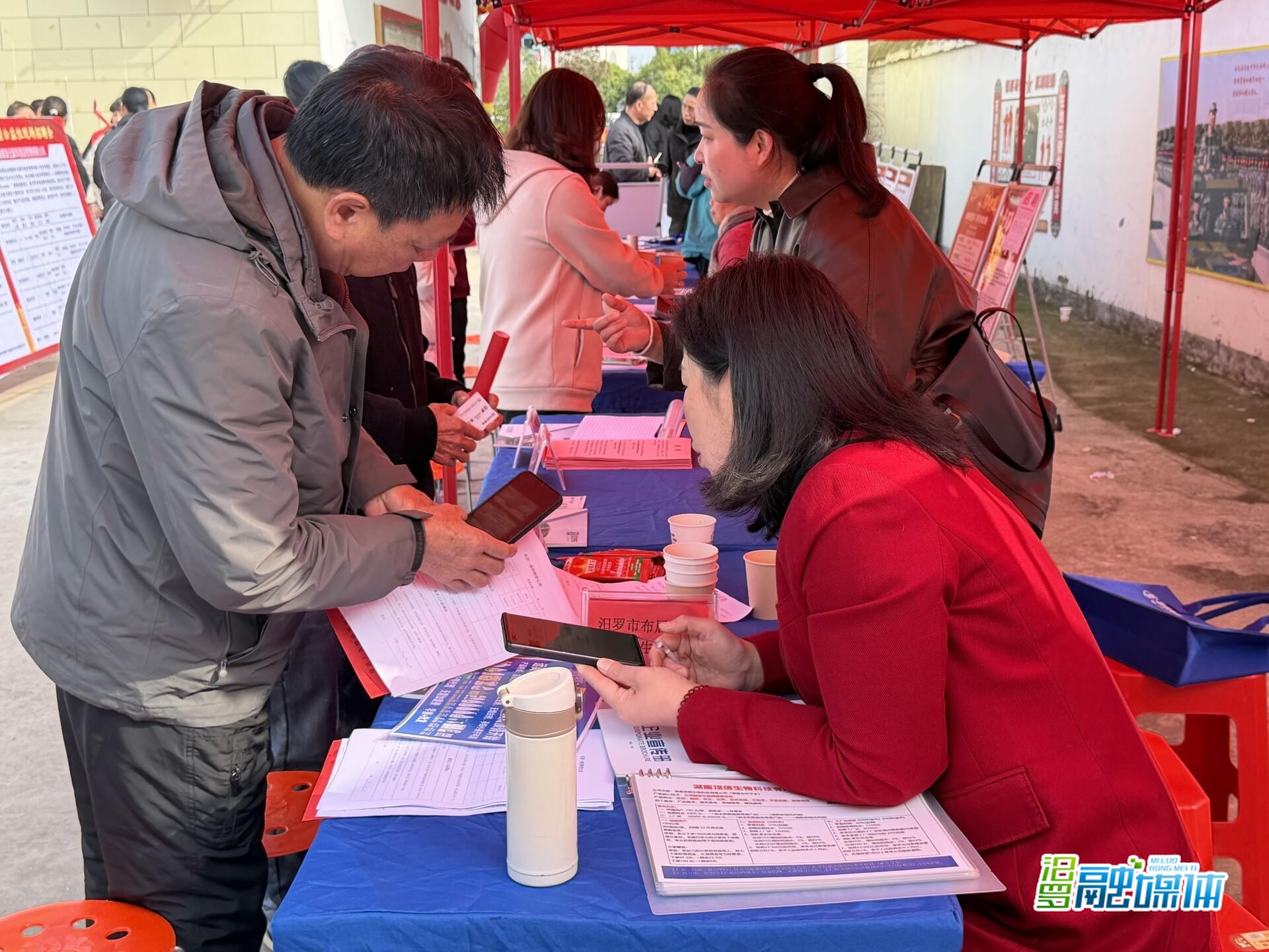 汨罗镇：家门口的招聘会 暖心又给力