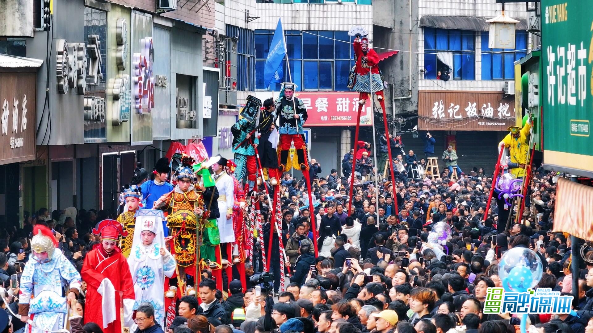 “高跷王子”郑大军：我在5米高空，守一场千年约定