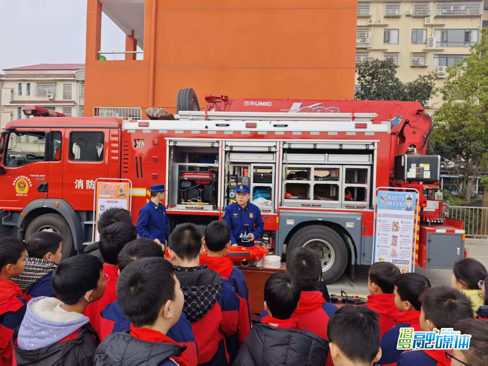汨罗消防走进归义小学，为师生送上安全“大礼包”