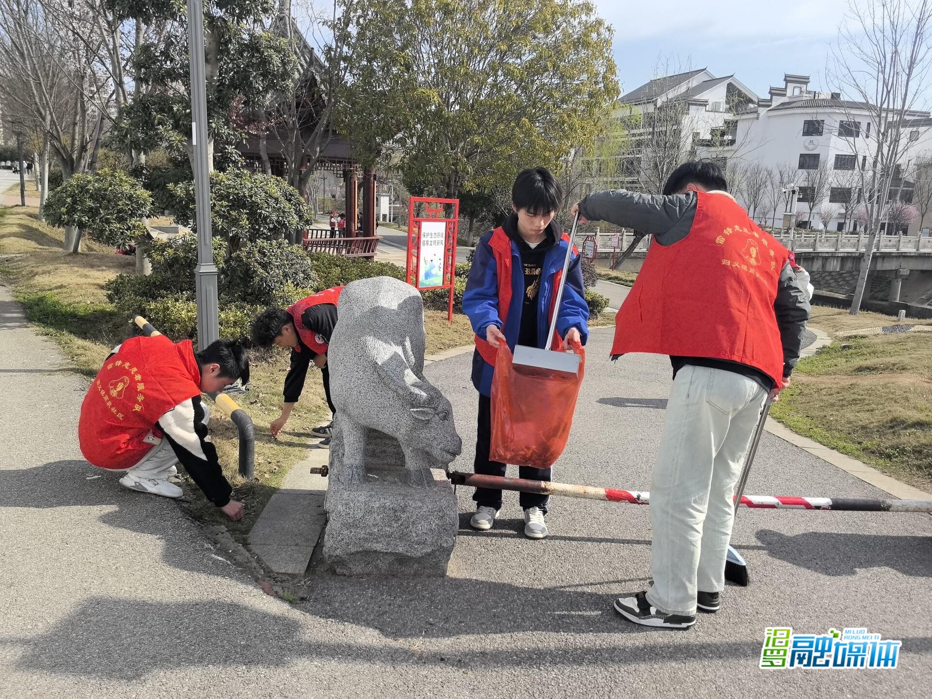 高泉社区：护河志愿行，守护水清岸绿