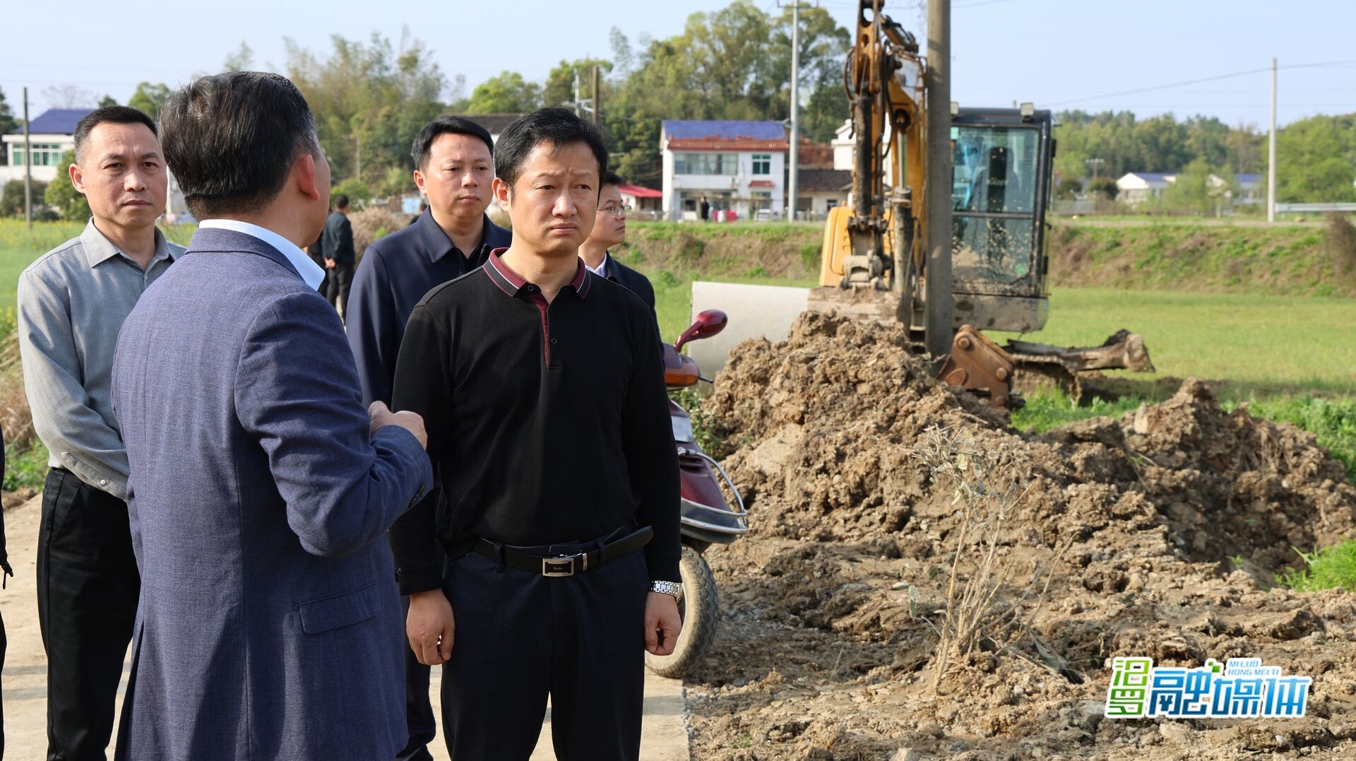林恒求调研校园餐、教辅校服征订及高标准农田建设工作