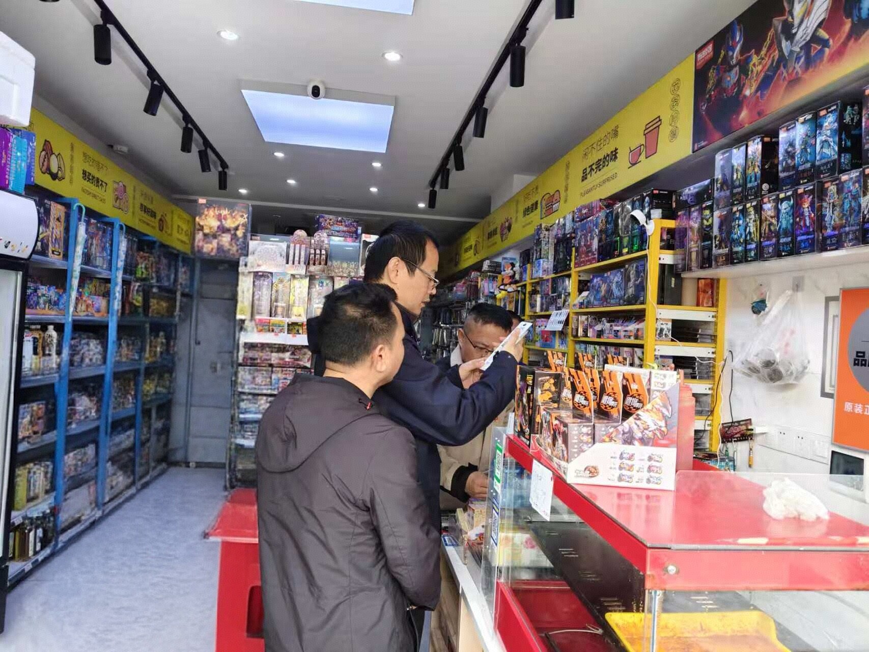 查刀具、换井盖！归义街道硬核行动守护校园周边安全