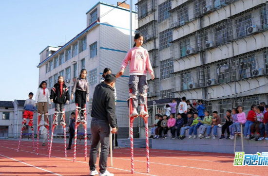 【新湖南】汨罗“PBL+非遗”教育案例入选省级典型，长乐抬阁故事会“活”在课堂