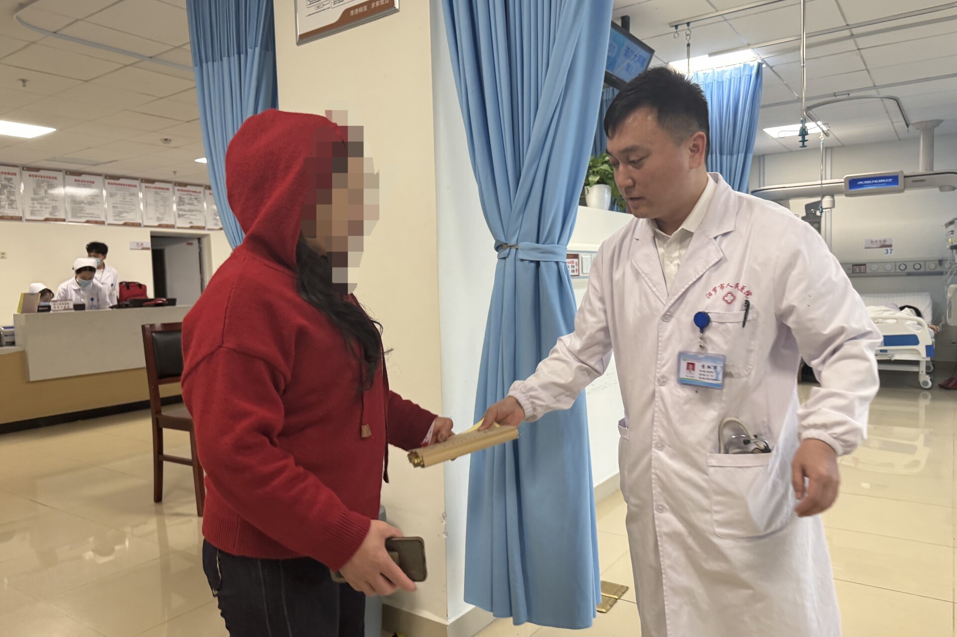 大妈误服“博落回”中毒，汨罗市人民医院抢救4天脱险